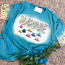 Load image into Gallery viewer, Mothers Day Floral Name T-shirt with Flowers